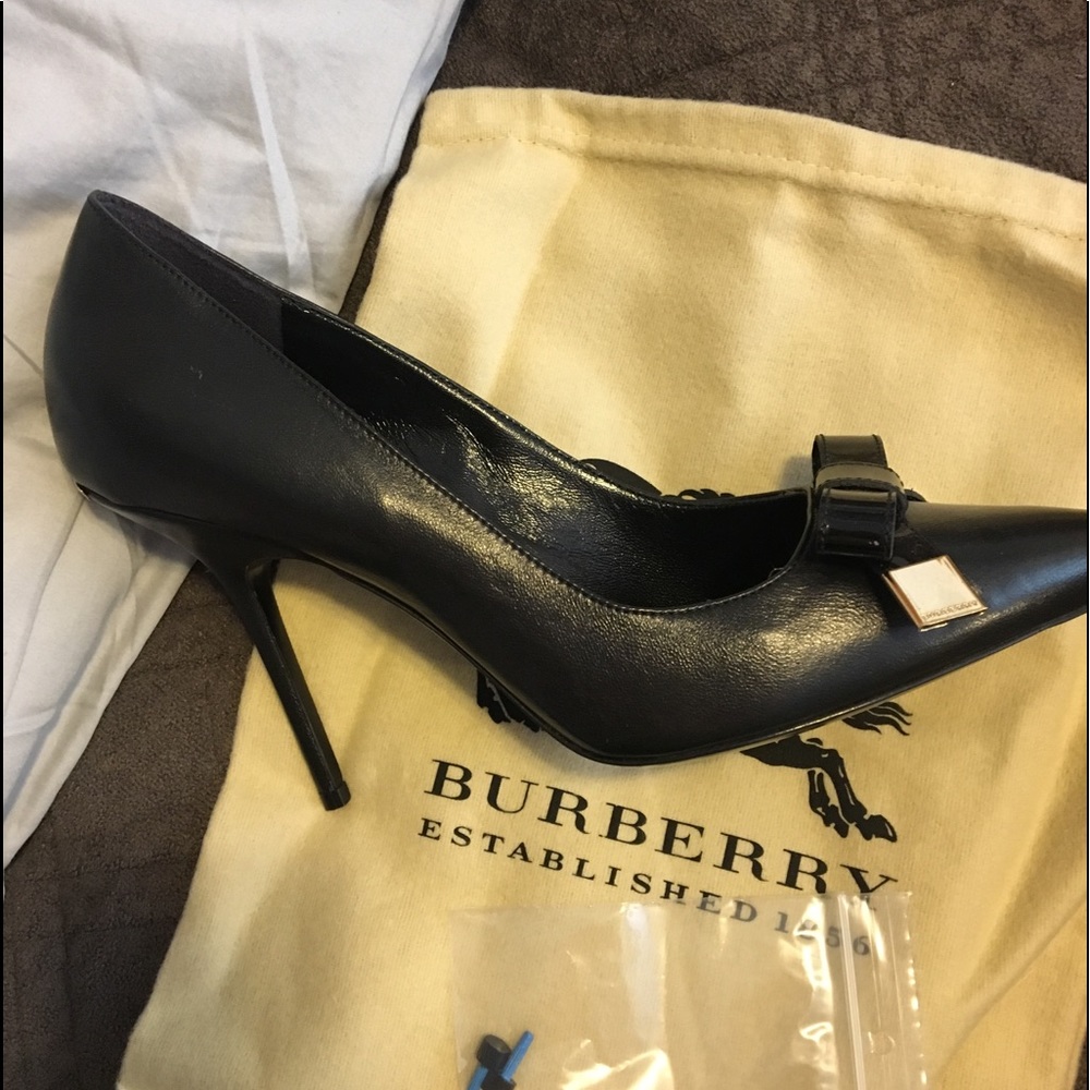 Burberry pumps NWOT